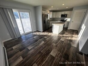 110 Rocky Rdg Dr in Hermon, ME - Foto de edificio - Building Photo