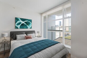 161 Georgia St W in Vancouver, BC - Building Photo - Building Photo