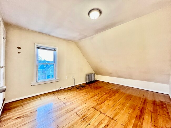 39 Watts St, Unit 1 in Malden, MA - Foto de edificio - Building Photo