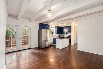 6766 Paso Robles Dr in Oakland, CA - Foto de edificio - Building Photo