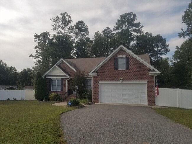 11512 Charles Towne Rd in Midlothian, VA - Building Photo - Building Photo