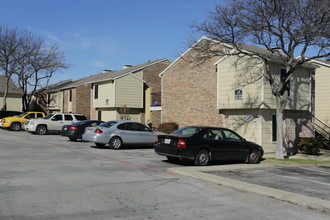 Park on Whitehurst in Dallas, TX - Building Photo - Building Photo