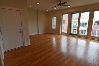 5140 N Clark St, Unit 2 in Chicago, IL - Foto de edificio - Building Photo