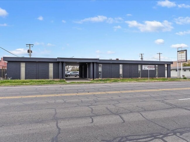 2330 S Main St in South Salt Lake, UT - Building Photo - Building Photo