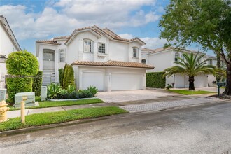 10857 NW 73rd Terrace in Doral, FL - Building Photo - Building Photo