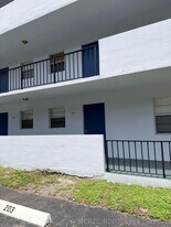 1630 Embassy Dr in West Palm Beach, FL - Building Photo