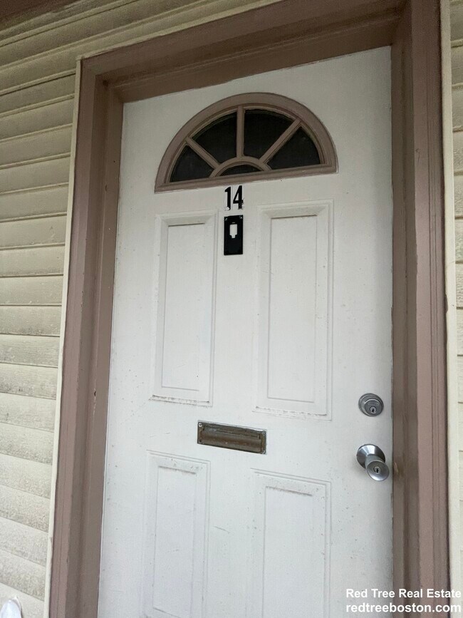 14 Logan St in Boston, MA - Building Photo - Building Photo