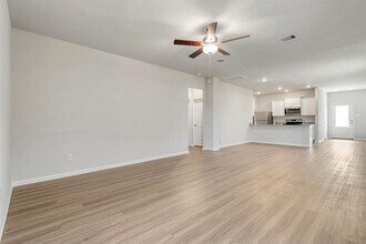 8112 Burnt Orchid Dr in Houston, TX - Building Photo - Building Photo