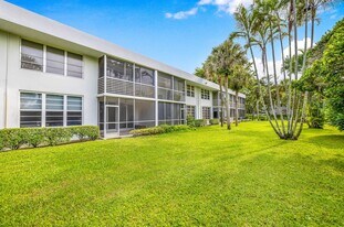 4200 Oaks Terrace, Unit 104 in Pompano Beach, FL - Building Photo