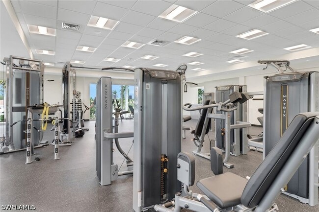221 Fox Glen Dr in Naples, FL - Building Photo - Building Photo