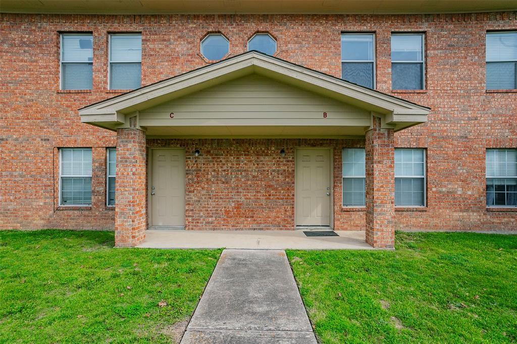 300 Veterans Dr in Kyle, TX - Building Photo