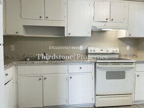 8124 San Jose Manor Dr E in Jacksonville, FL - Building Photo - Building Photo