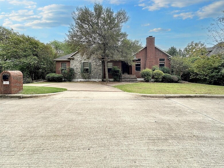 1207 Valley Trail in Heath, TX - Building Photo