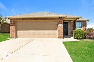 8100 Raleigh Dr in Fort Worth, TX - Building Photo