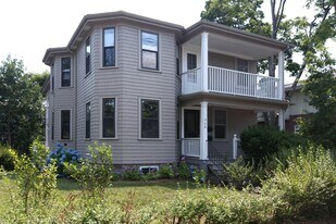508 Heath St, Unit 1 in Brookline, MA - Building Photo