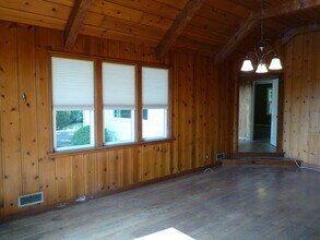 12231 SW Orchard Hill Rd in Lake Oswego, OR - Foto de edificio - Building Photo