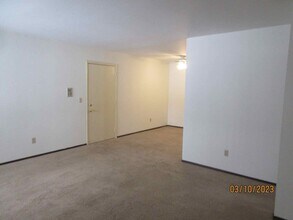 N111W15621-W15621 Vienna Ct in Germantown, WI - Building Photo - Building Photo