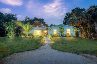 7492 SW 40th Terrace in Palm City, FL - Building Photo - Building Photo
