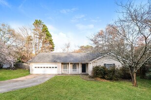 5521 Pennybrook Trail in Stone Mountain, GA - Building Photo
