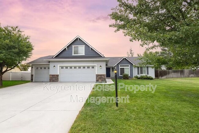 property at 879 N Traquair Pl