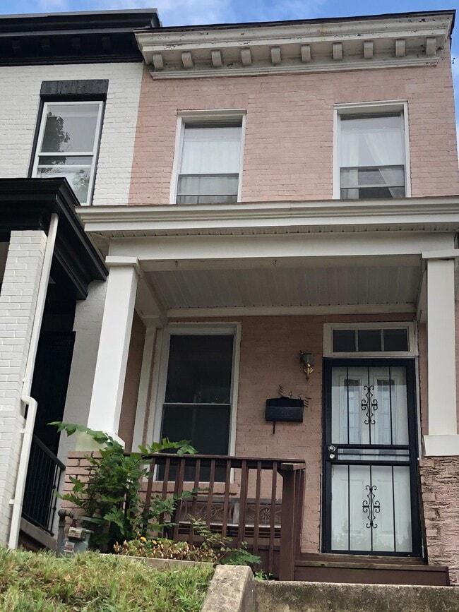 property at 45 Todd Pl NE