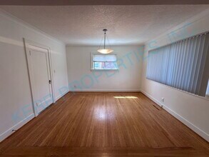 110 NE 71st Ave in Portland, OR - Building Photo - Building Photo