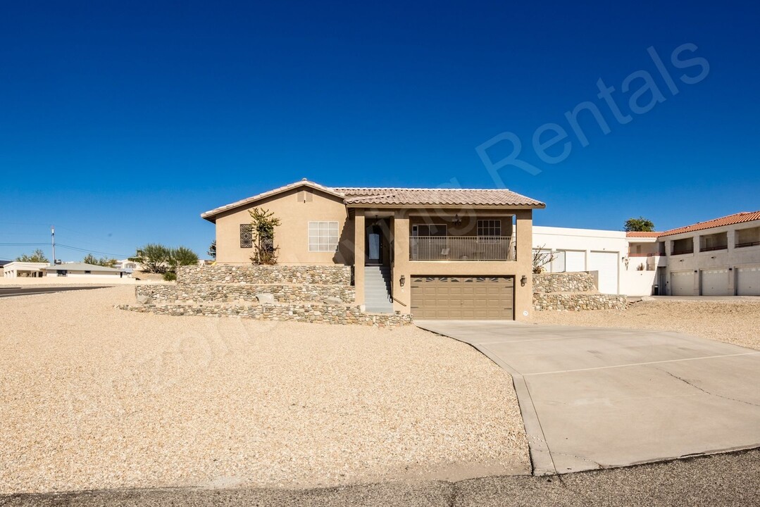 3201 Dolphin Dr in Lake Havasu City, AZ - Building Photo