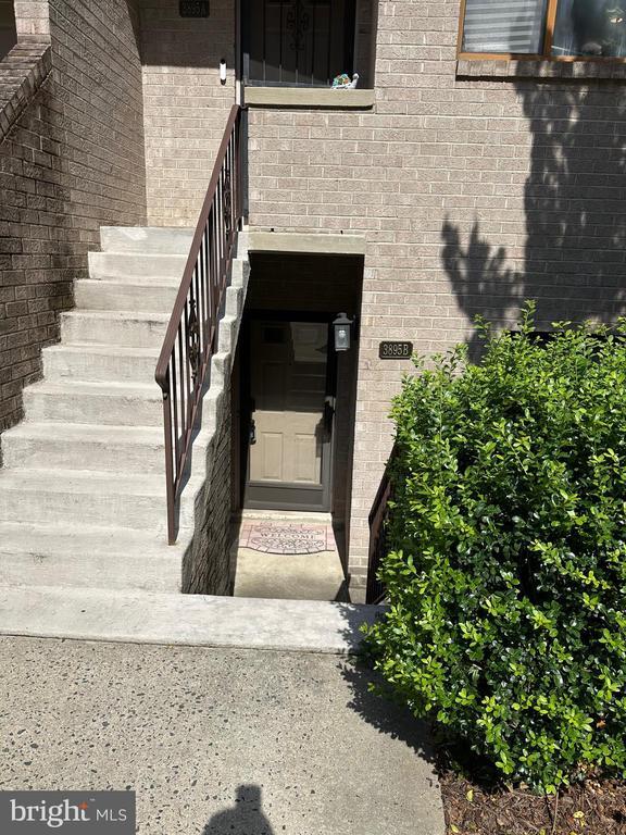 property at 3895 Steppes Ct