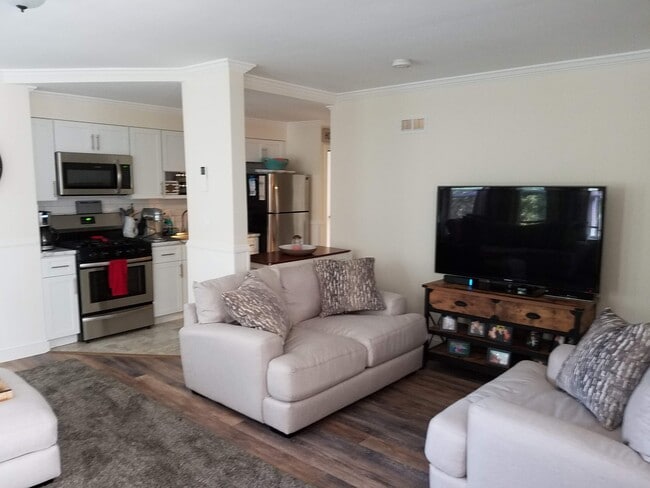 1 Main St, Unit 3