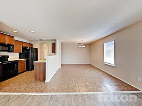 2319 Camberly View in Converse, TX - Foto de edificio - Building Photo