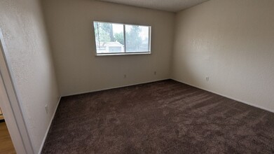 1051 W Thurman Ave in Porterville, CA - Building Photo - Building Photo