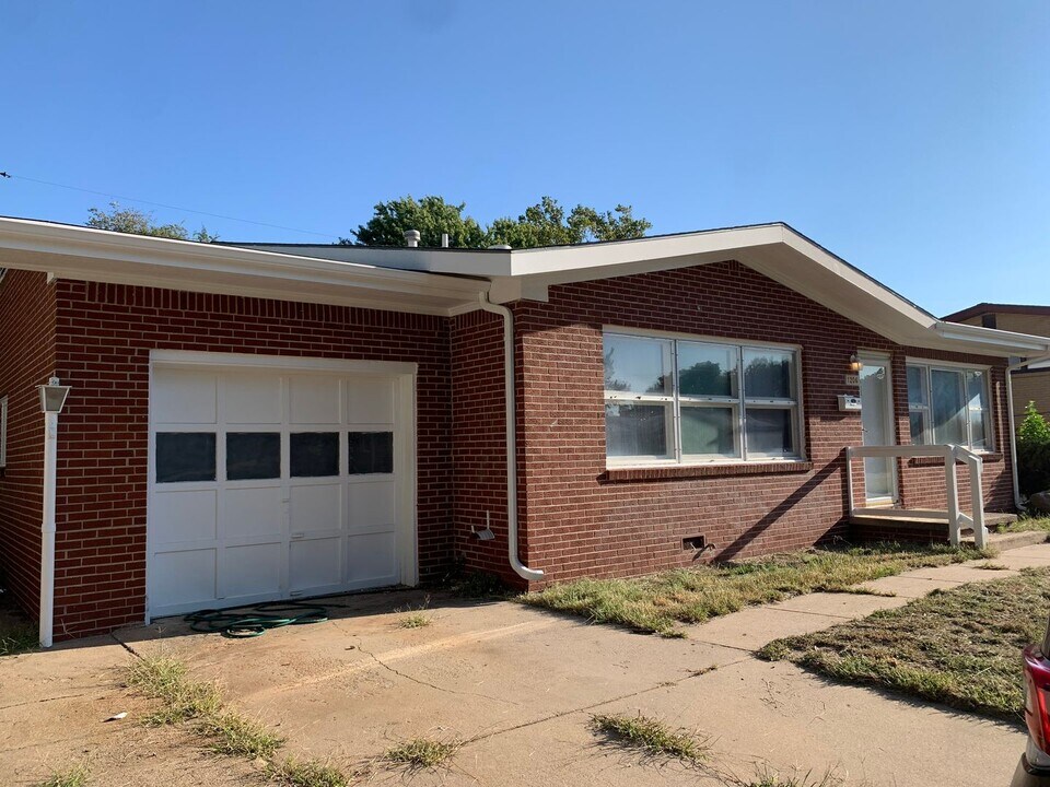 1206 E Fortuna St in Wichita, KS - Building Photo