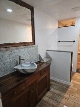 9804 N 11th St, Unit Down in Tampa, FL - Foto de edificio - Building Photo