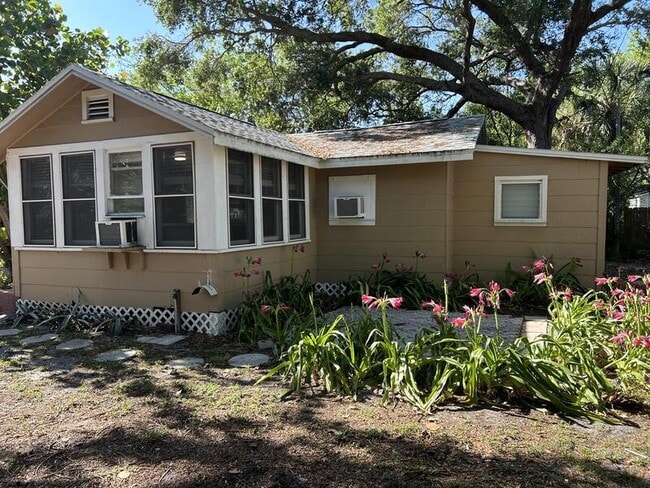 325 41st St N in St. Petersburg, FL - Building Photo - Building Photo