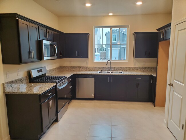 256 Shafer Ave in Merced, CA - Building Photo - Building Photo