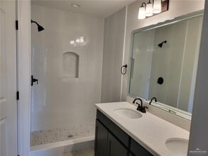 2207 N 26th St in Hidalgo, TX - Building Photo - Building Photo