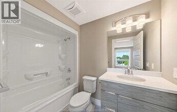 955 Ouellette Ave in Windsor, ON - Building Photo - Building Photo