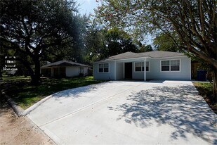 1112 Georgina St in Rosenberg, TX - Building Photo