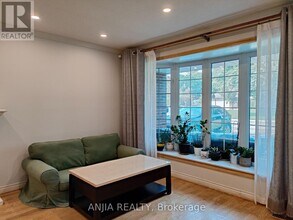 4 Southdale Dr in Markham, ON - Building Photo - Building Photo