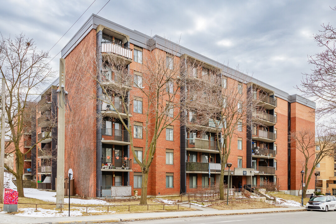 Isabella in Montréal, QC - Building Photo