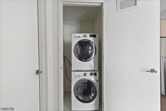 315 S Harrison St in East Orange, NJ - Foto de edificio - Building Photo