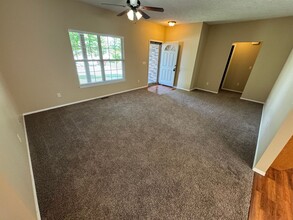 1658 N Pigeon Rd in Nixa, MO - Building Photo - Building Photo