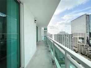 950 Brickell Ave-Unit -1907 in Miami, FL - Building Photo - Building Photo