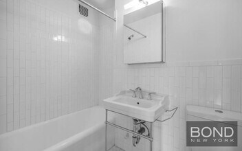 160 W 71st St in New York, NY - Building Photo - Building Photo