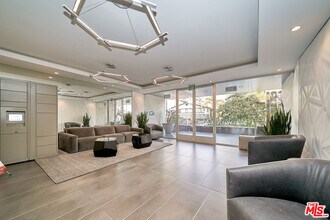 425 S Willaman Dr in Los Angeles, CA - Building Photo - Building Photo