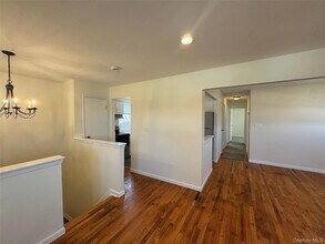 40 Whitestone Rd in Sound Beach, NY - Foto de edificio - Building Photo