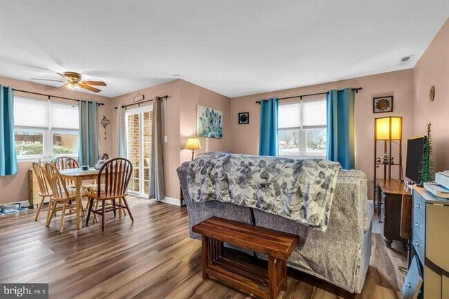 27 Florence Tollgate Pl, Unit 27-2 in Florence, NJ - Foto de edificio - Building Photo