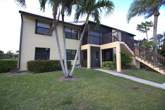 4703 Lucerne Lakes Blvd E in Greenacres, FL - Building Photo - Building Photo
