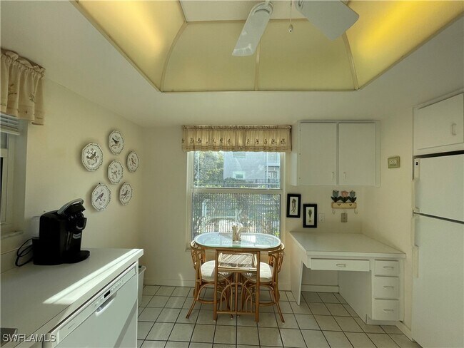 254 6th Ave S in Naples, FL - Building Photo - Building Photo