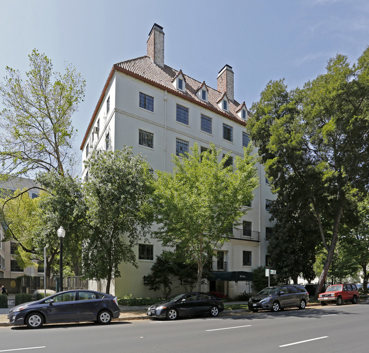 Dean Apartments in Sacramento, CA - Building Photo